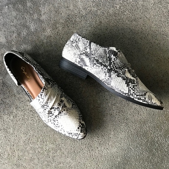 1 left! Qupid Tuxedo Python Snake Open Side Flat - Picture 3 of 8